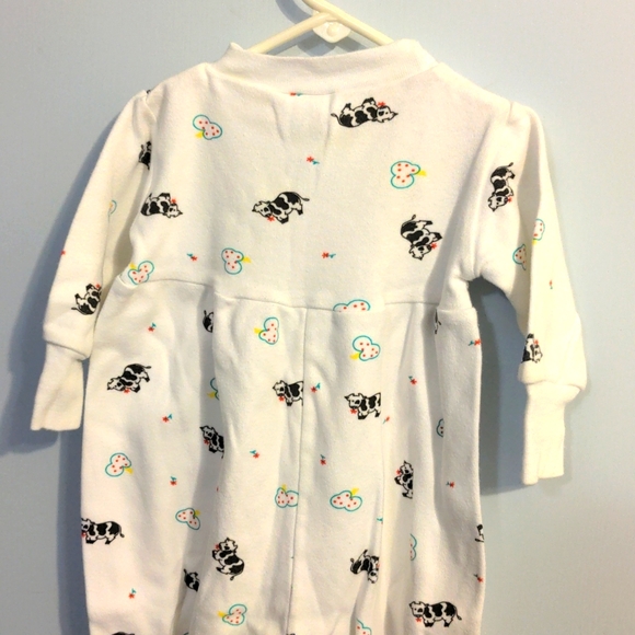 🤗 Jammies or Outfit 🤗 - Picture 4 of 11